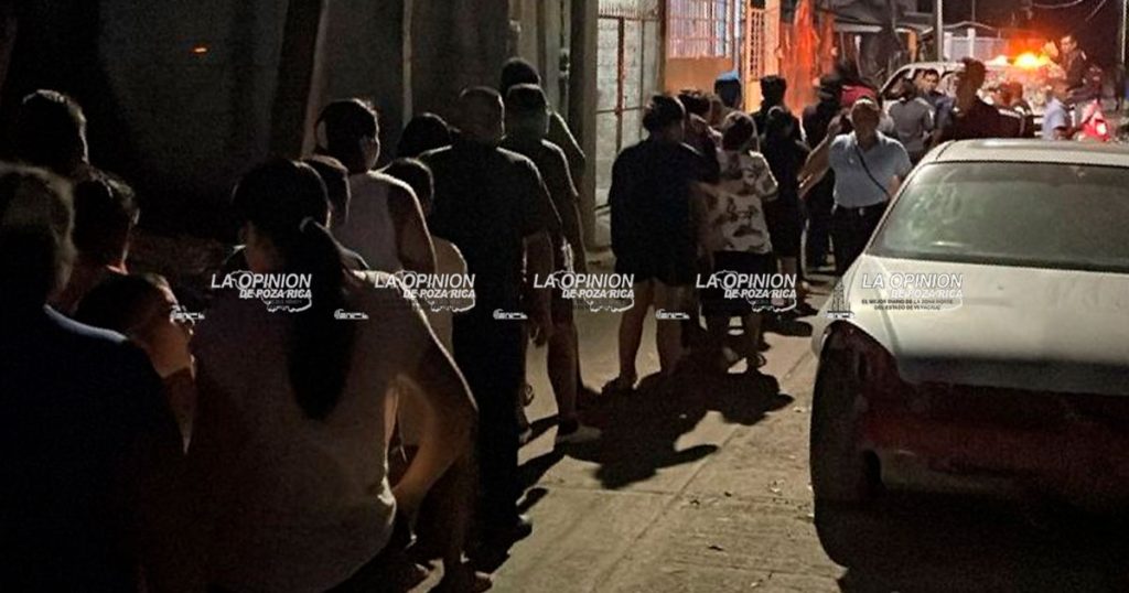 Protección Civil Municipal y Estatal entregan despensa a afectados por inundación Protección Civil Municipal y Estatal entregan despensa a afectados por inundación
