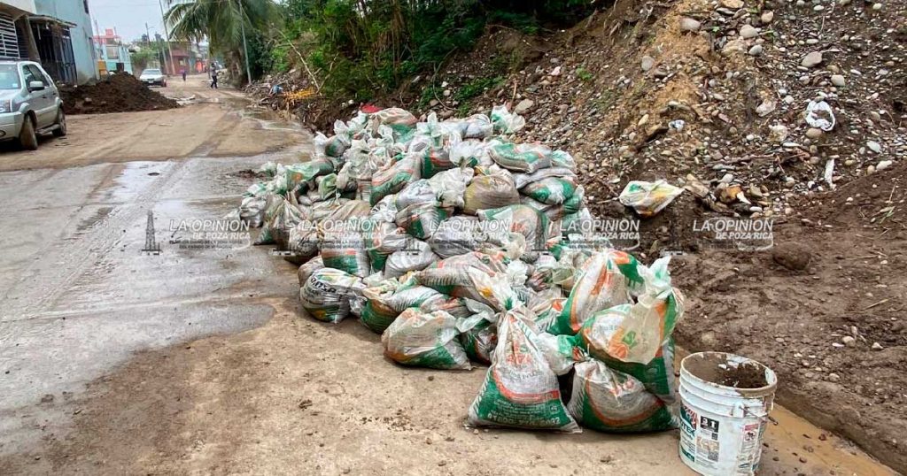 Tapan provisionalmente aberturas de muro de contención en Gaviotas