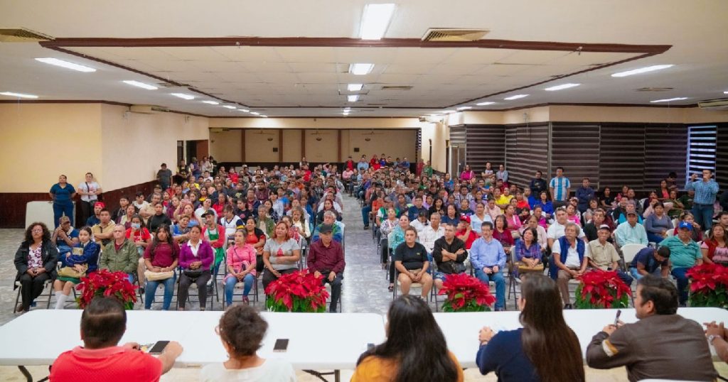 Adanely Rodríguez reafirma su compromiso con el comercio local para mantener el orden y la organización de este sector Adanely Rodríguez reafirma su compromiso con el comercio local para mantener el orden y la organización de este sector