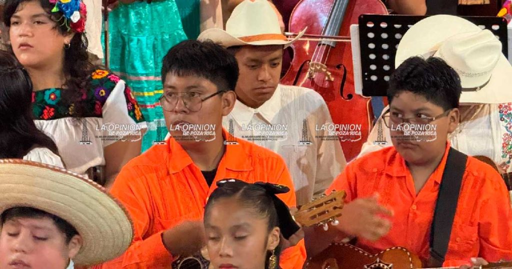 Orquesta Infantil de Álamo brilla en encuentro regional