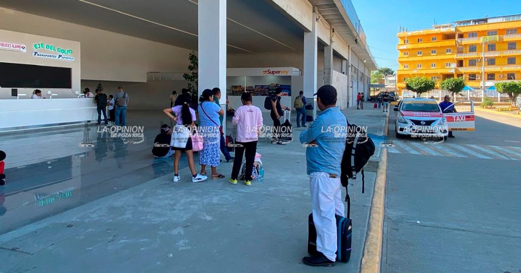 Aumenta afluencia de pasajeros en las terminales de autobuses Aumenta afluencia de pasajeros en las terminales de autobuses