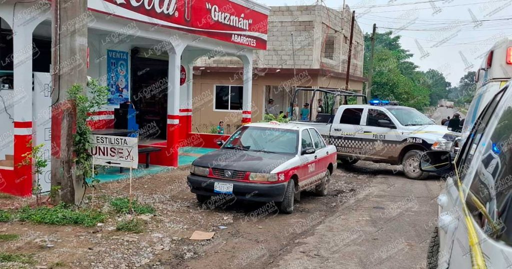 ¡Camionero muere dentro de un taxi! ¡Camionero muere dentro de un taxi!