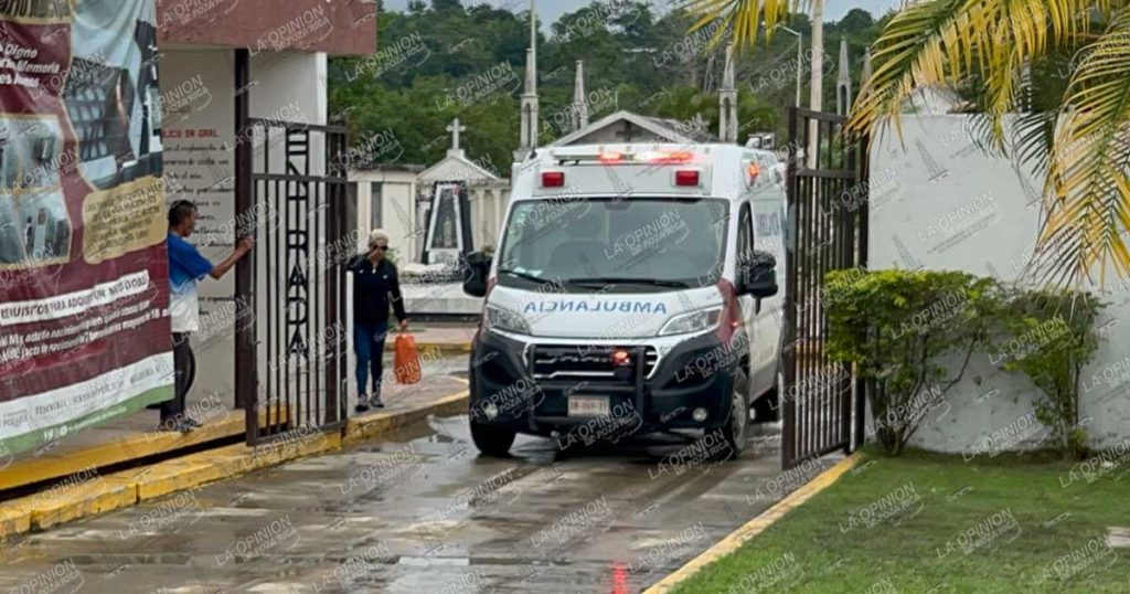 Mujer resbala y se lesiona en camposanto Mujer resbala y se lesiona en camposanto