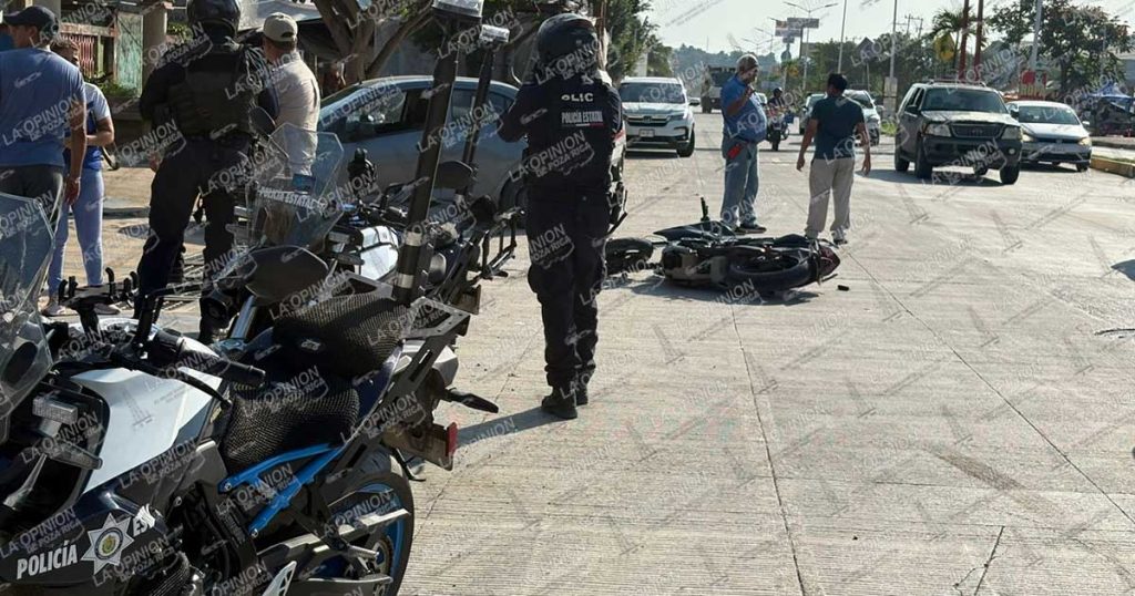 Motociclista hospitalizado tras percance vial Motociclista hospitalizado tras percance vial
