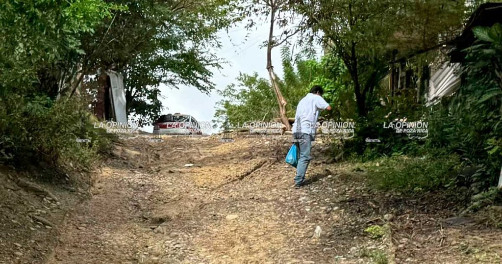 Deslave en Jardín de Niños en el Cerro del Mesón mantiene en alerta a los residentes Deslave en Jardín de Niños en el Cerro del Mesón mantiene en alerta a los residentes