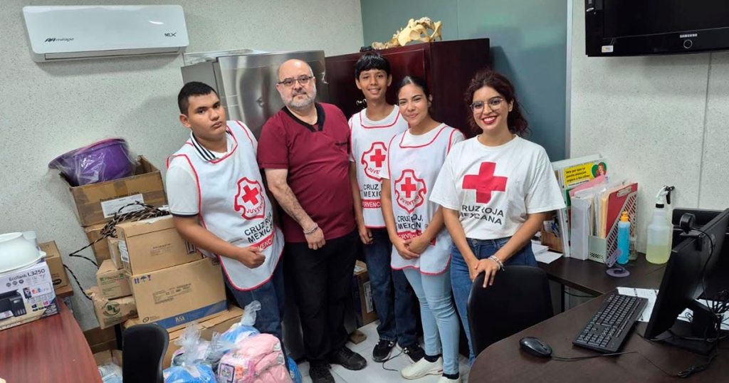 Voluntarios de la Cruz Roja hacen entrega de kits de pañales a familias en el Hospital Regional, IMSS e ISSSTE Voluntarios de la Cruz Roja hacen entrega de kits de pañales a familias en el Hospital Regional, IMSS e ISSSTE