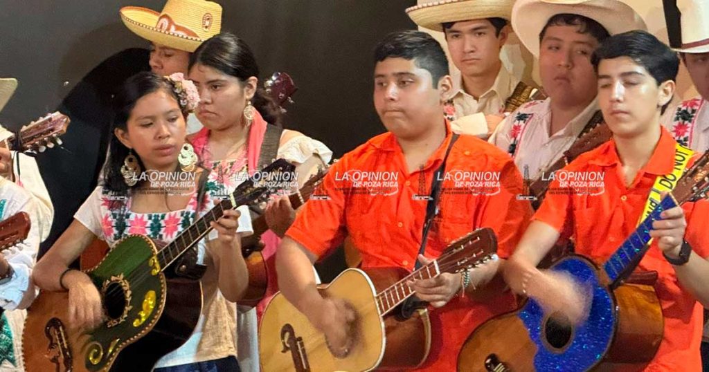 Orquesta Infantil de Álamo brilla en encuentro regional