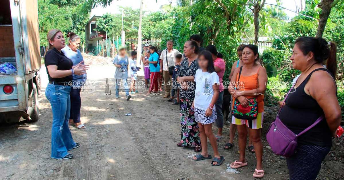 DIF Tihuatlán entrega apoyos a más familias