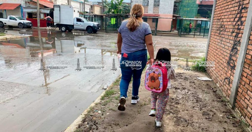 Laguna de aguas de drenaje afecta a decenas de familias en Las Gaviotas