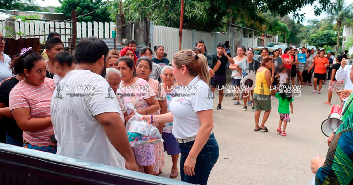 Entrega DIF apoyos a familias vulnerables