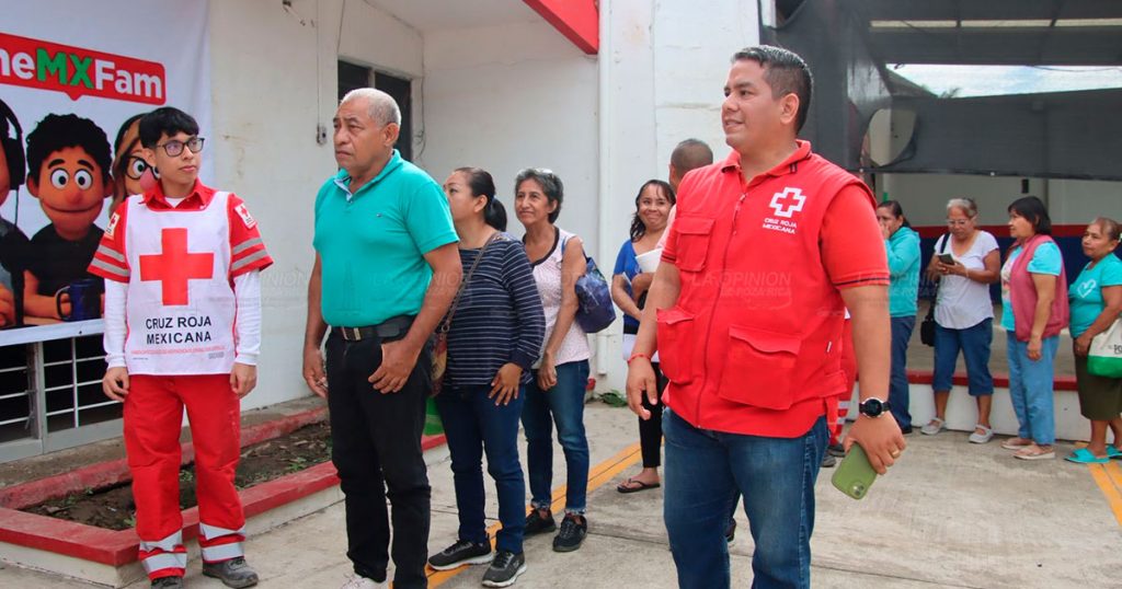 En víspera navideña entregan más de 3 mil despensas a damnificados de Poza Rica En víspera navideña entregan más de 3 mil despensas a damnificados de Poza Rica