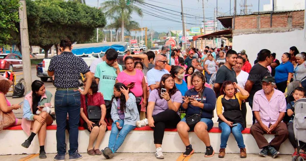 En víspera navideña entregan más de 3 mil despensas a damnificados de Poza Rica En víspera navideña entregan más de 3 mil despensas a damnificados de Poza Rica