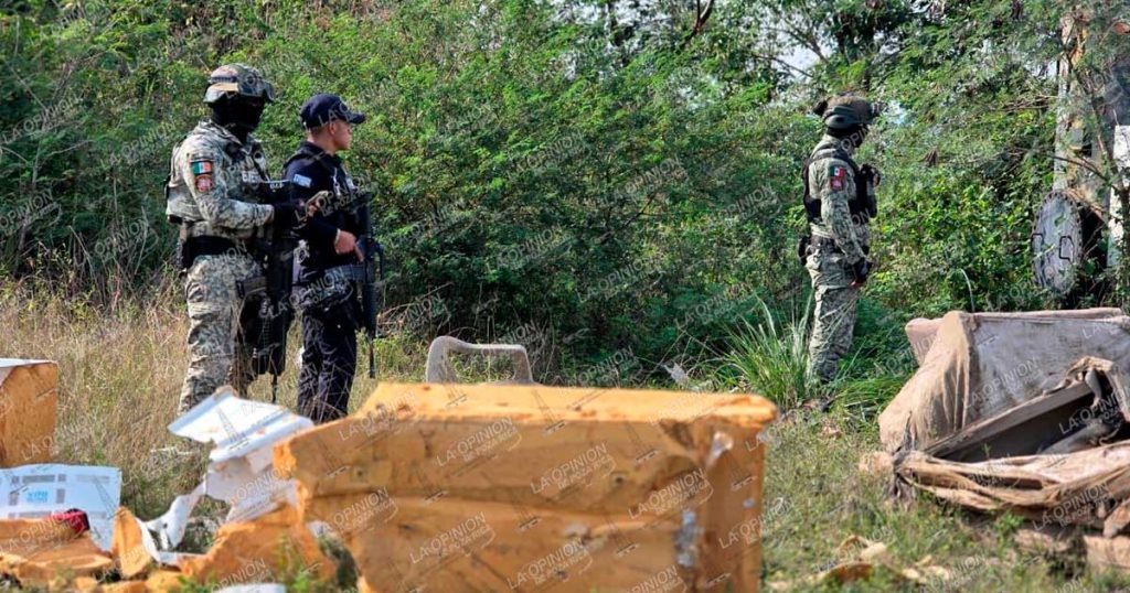 Hallan posibles restos humanos entre escombros en panteón de Coatzintla Hallan posibles restos humanos entre escombros en panteón de Coatzintla