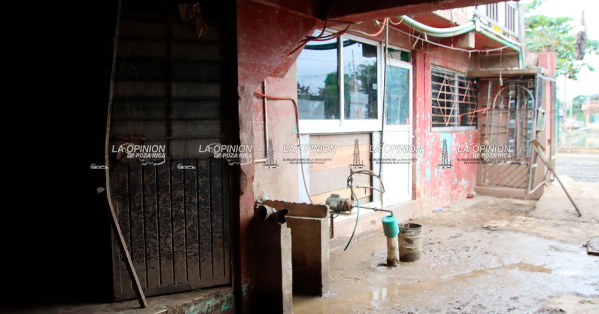 Arrendatarios se quedaron con lodo, sin apoyo