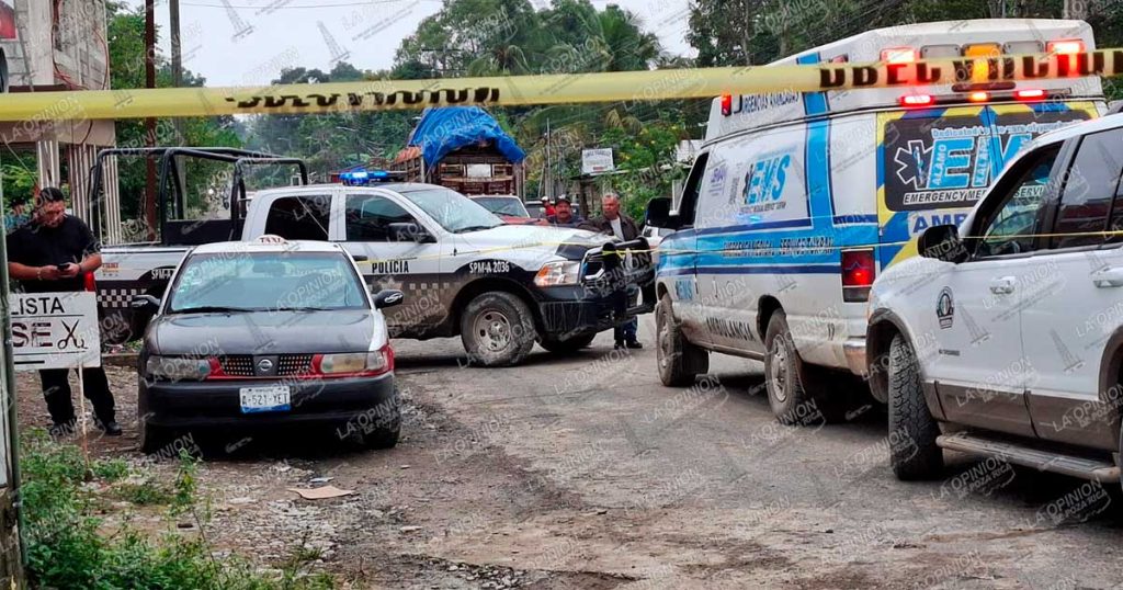 ¡Camionero muere dentro de un taxi! ¡Camionero muere dentro de un taxi!