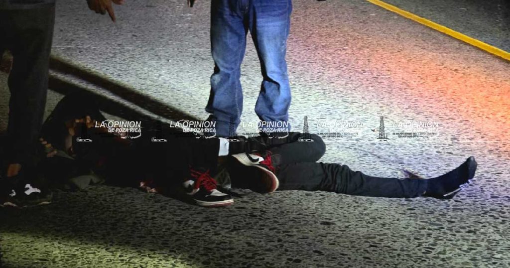 Vehículo fantasma arrolla a joven Vehículo fantasma arrolla a joven