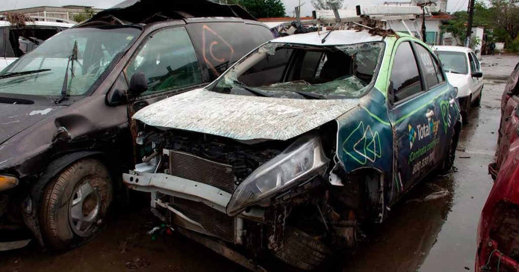 Inicia recuperación de vehículos destrozados por la inundación de octubre Inicia recuperación de vehículos destrozados por la inundación de octubre