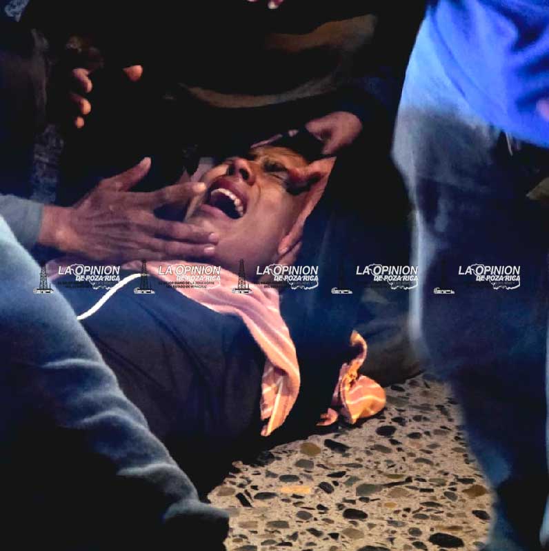 Vehículo fantasma arrolla a joven Vehículo fantasma arrolla a joven