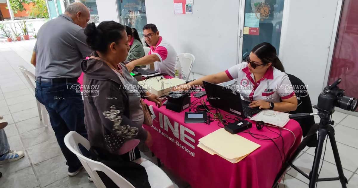 Habilitan módulo del INE itinerante en el Palacio Municipal Habilitan módulo del INE itinerante en el Palacio Municipal