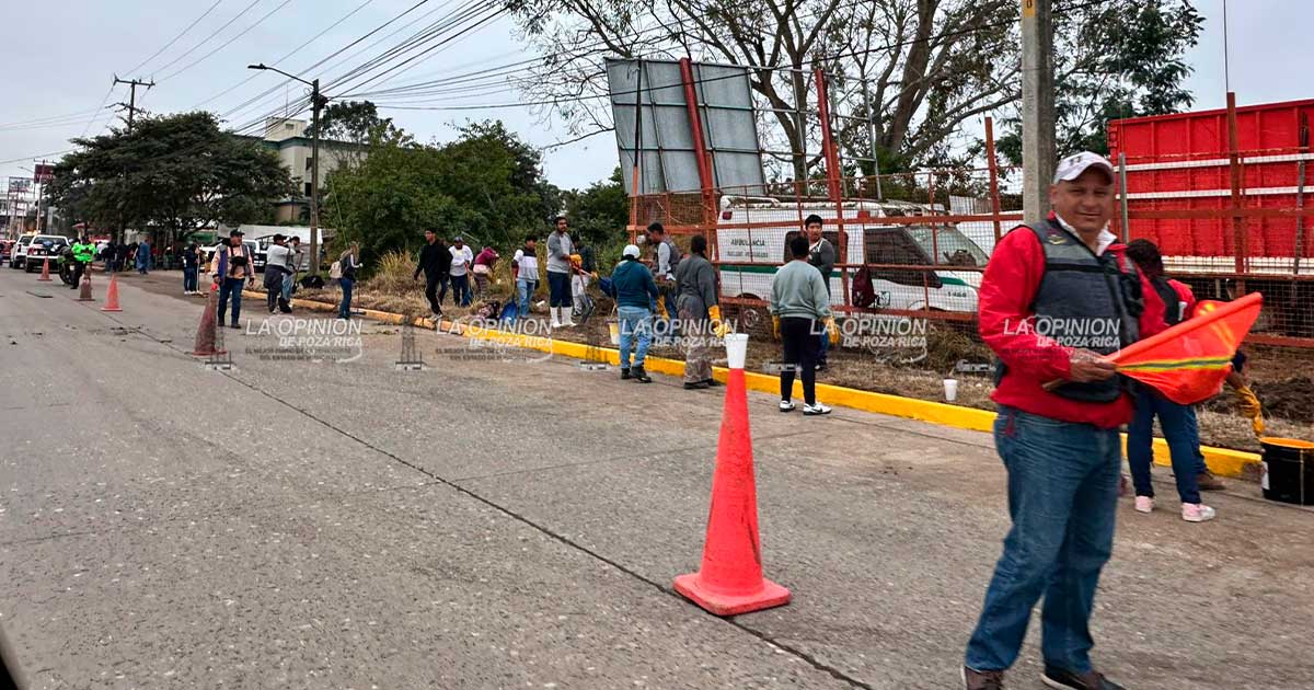 Jóvenes Construyendo el Futuro limpian la avenida Ejército Mexicano Jóvenes Construyendo el Futuro limpian la avenida Ejército Mexicano