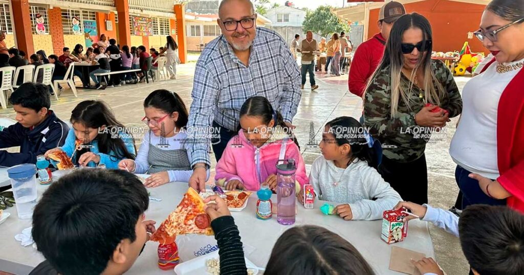 Voluntarios de Corazón les lleva Festival de Día de Reyes Voluntarios de Corazón les lleva Festival de Día de Reyes