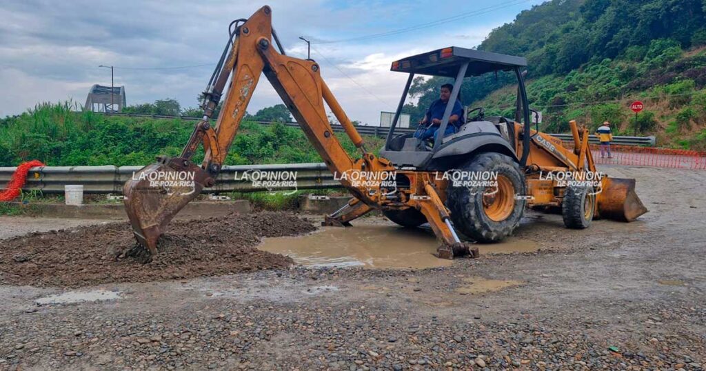 Cachiz Silva inicia la primera obra de su administración en Gutiérrez Zamora Cachiz Silva inicia la primera obra de su administración en Gutiérrez Zamora