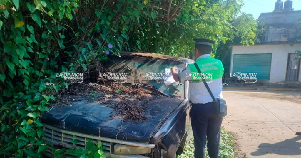 Atienden reportes ciudadanos por autos abandonados en Gutiérrez Zamora Atienden reportes ciudadanos por autos abandonados en Gutiérrez Zamora