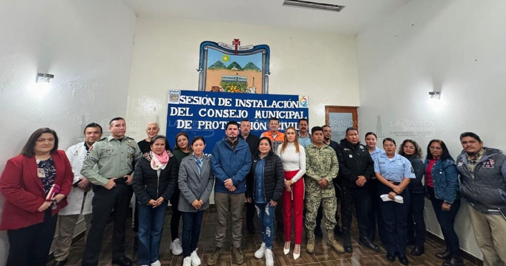 Regidora Aline Cruz Morales rinde protesta como vocal del Consejo Municipal de Protección Civil en Gutiérrez Zamora Regidora Aline Cruz Morales rinde protesta como vocal del Consejo Municipal de Protección Civil en Gutiérrez Zamora