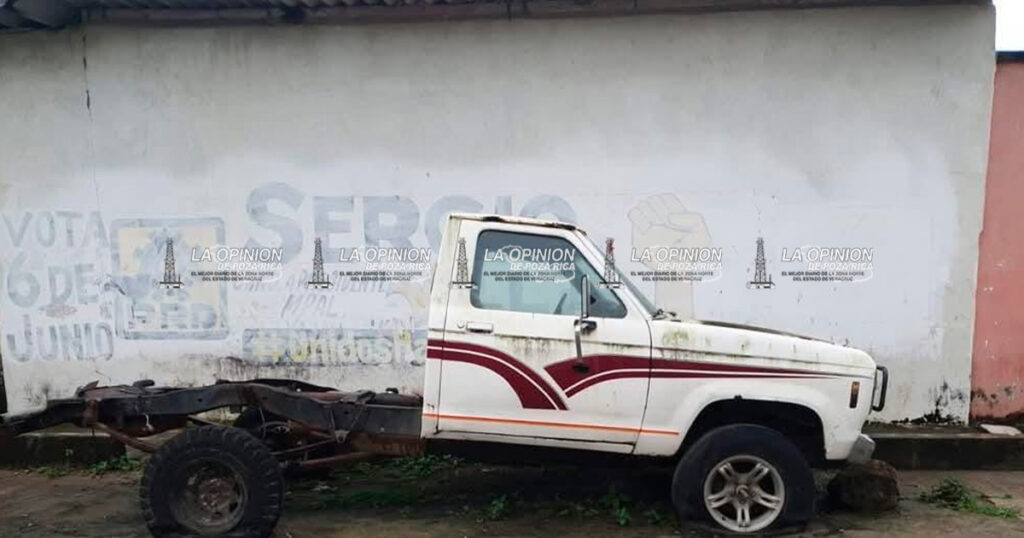 Atienden reportes ciudadanos por autos abandonados en Gutiérrez Zamora Atienden reportes ciudadanos por autos abandonados en Gutiérrez Zamora