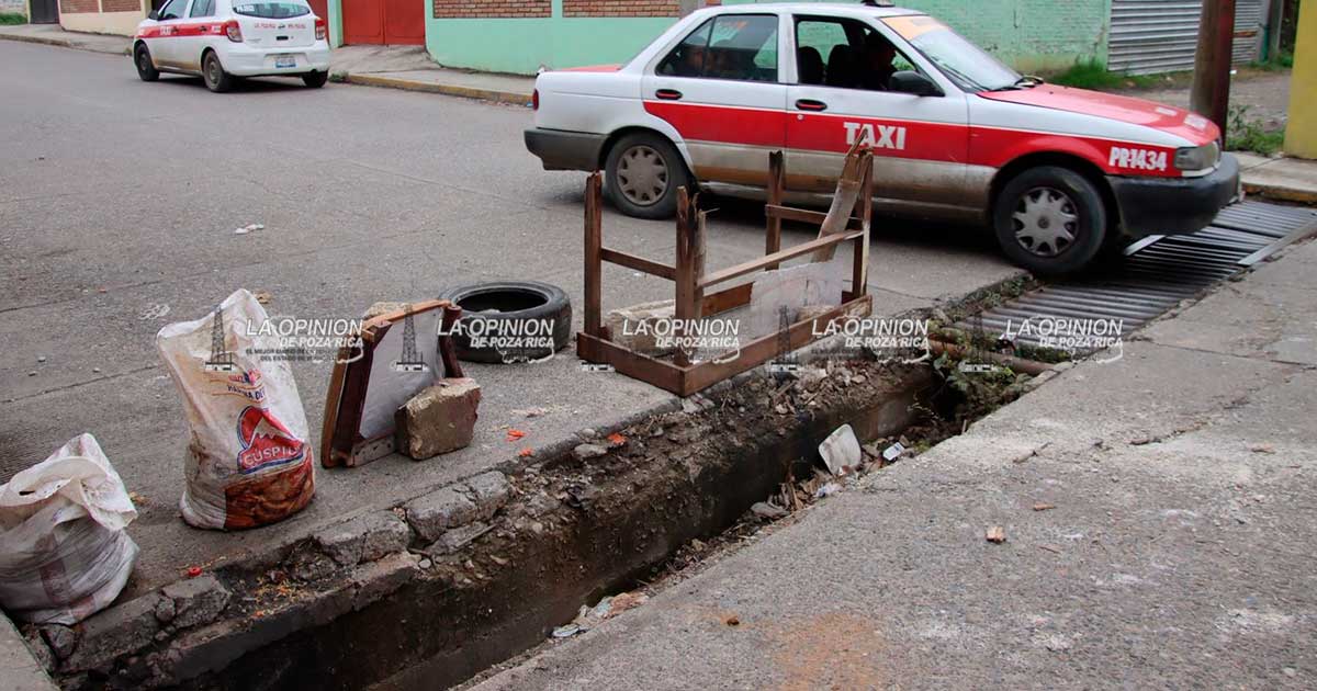 Se roban las rejillas en la colonia Manuel Ávila Camacho Se roban las rejillas en la colonia Manuel Ávila Camacho