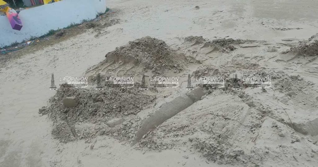 Derriban con maquinaria las letras "Playa Linda" Derriban con maquinaria las letras "Playa Linda"