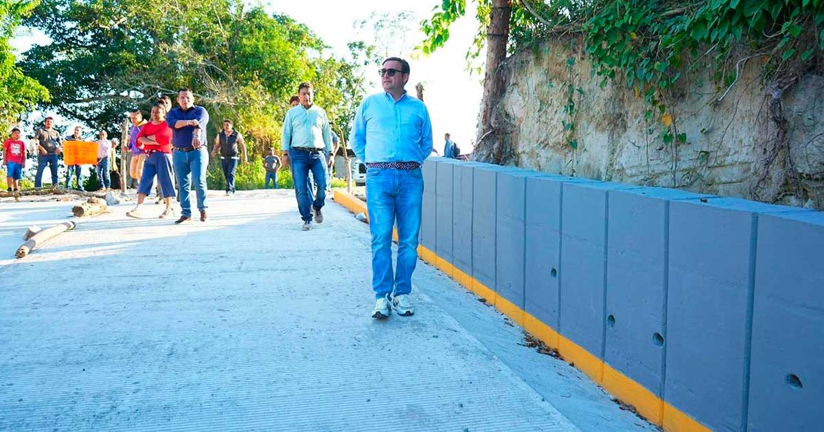 Gonzalo Flores supervisa obra de pavimento Gonzalo Flores supervisa obra de pavimentoGonzalo Flores supervisa obra de pavimento