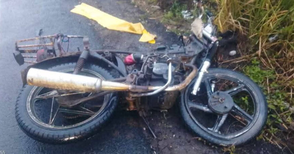 Motociclista pierde la vida al chocar con taxi