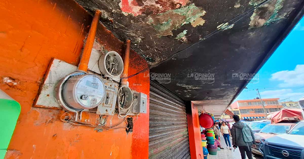 A revisión instalaciones del Mercado Municipal A revisión instalaciones del Mercado Municipal