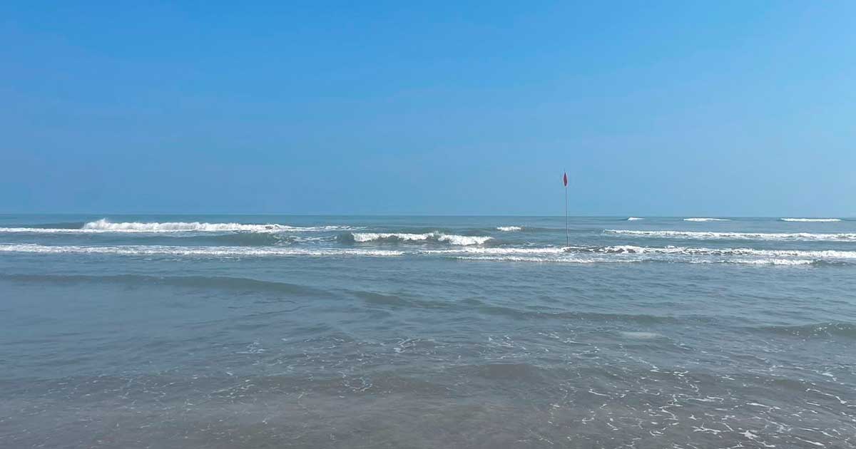 BANDERAS ROJAS EN PLAYA DE TECOLUTLA BANDERAS ROJAS EN PLAYA DE TECOLUTLA