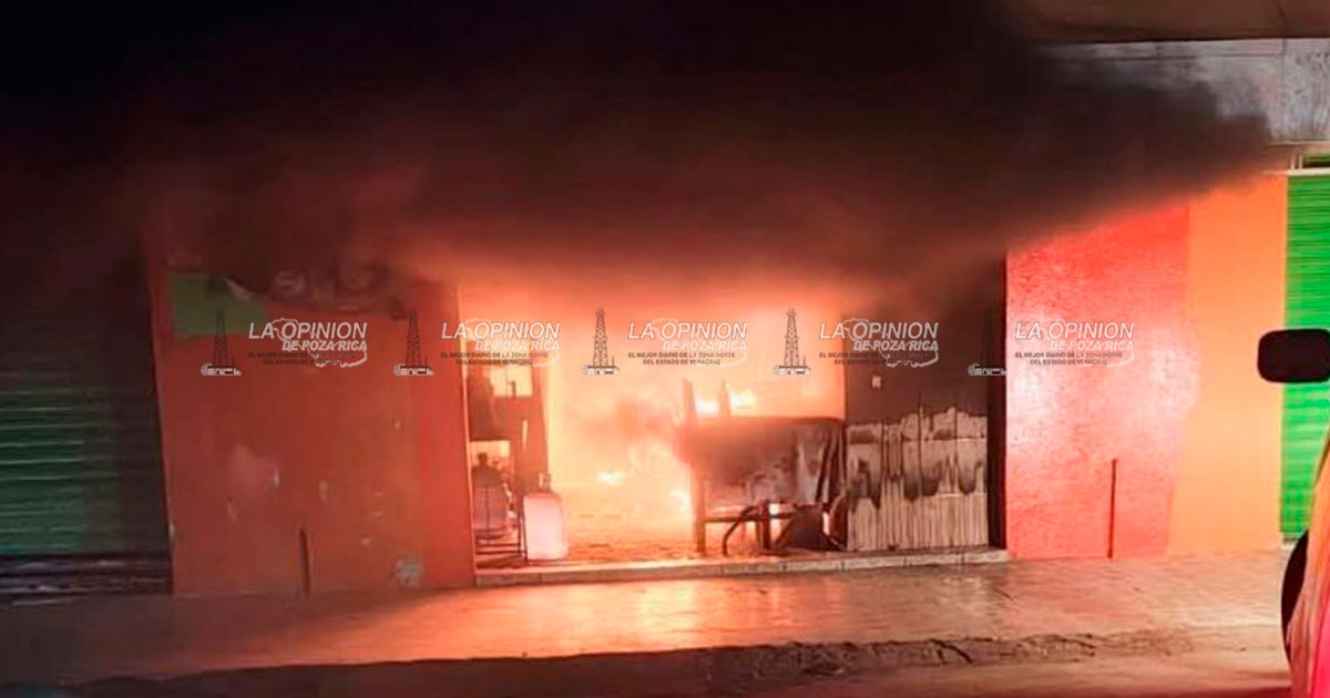Incendio consume fonda en el mercado Incendio consume fonda en el mercado