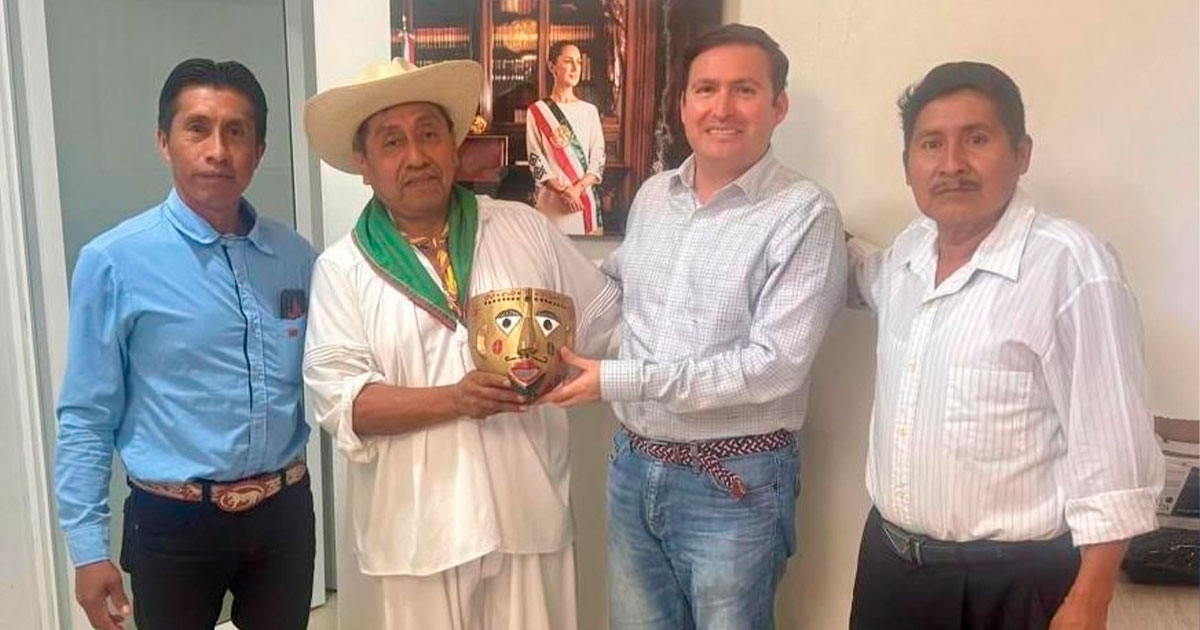 ALCALDE ESCUCHA A LOS ARTESANOS ALCALDE ESCUCHA A LOS ARTESANOS