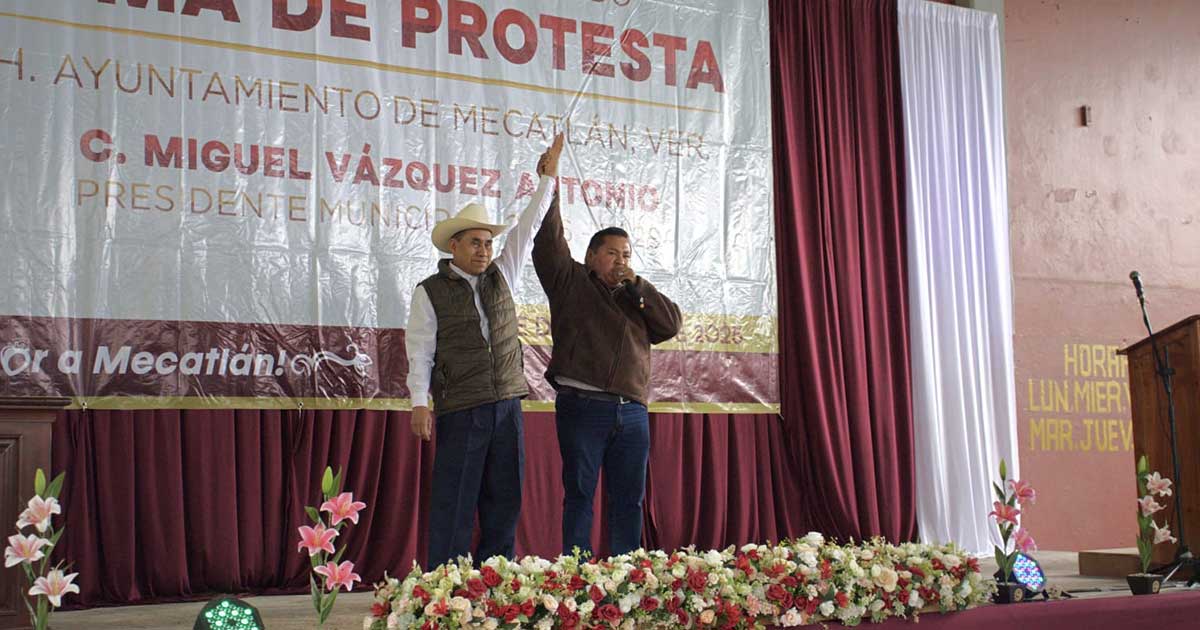 Mecatlán ya tiene presidente municipal: Miguel Vázquez Antonio asume el cargo Mecatlán ya tiene presidente municipal: Miguel Vázquez Antonio asume el cargo