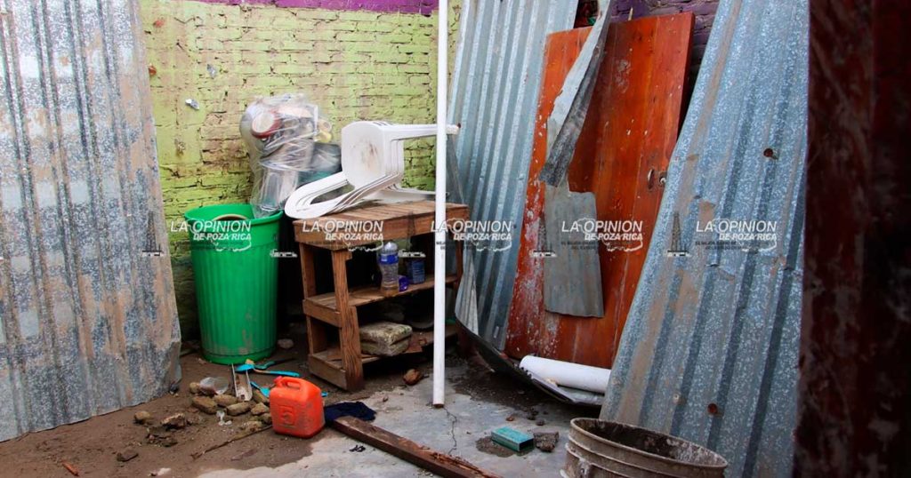 Vecinos de la Ignacio de la Llave viven en un foco de infección desde la inundación Vecinos de la Ignacio de la Llave viven en un foco de infección desde la inundación