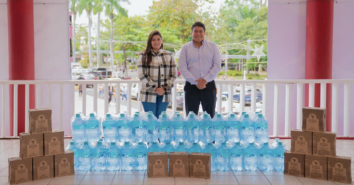 Donan agua y leche a los sectores más vulnerables Donan agua y leche a los sectores más vulnerables