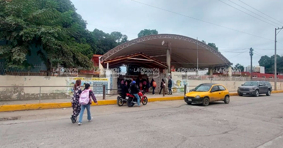 Regreso a clases, pero bajo protesta de padres Regreso a clases, pero bajo protesta de padres