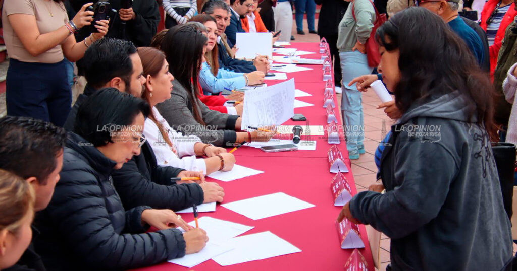 Adanely Rodríguez encabeza el primer Miércoles de Puertas Abiertas, cercana a la gente. Adanely Rodríguez encabeza el primer Lunes de Puertas Abiertas, cercana a la gente.