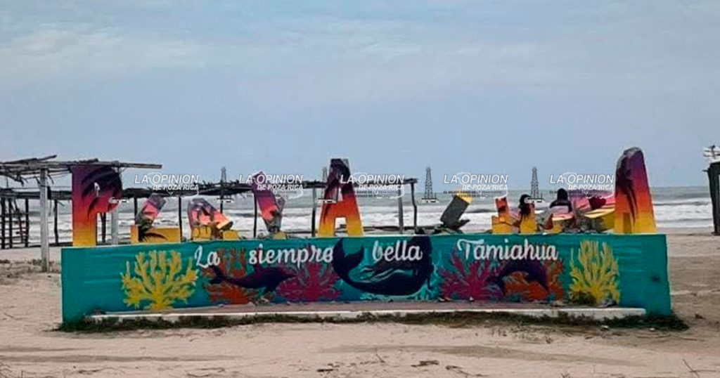 Derriban con maquinaria las letras "Playa Linda" Derriban con maquinaria las letras "Playa Linda"