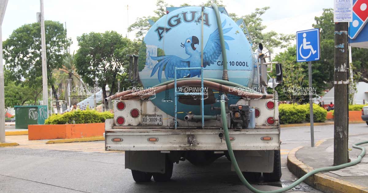 Renuevan contratos suministradores de agua en pipa en la ZN Renuevan contratos suministradores de agua en pipa en la ZN