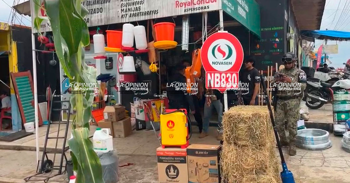 Balean a mujer dentro de negocio Balean a mujer dentro de negocio