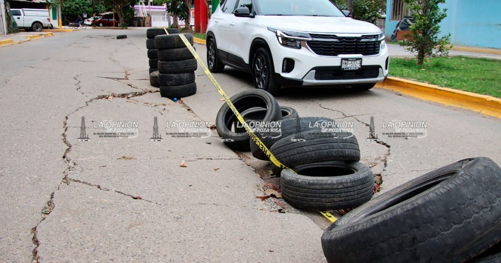 Hundimiento alerta a vecinos de la Colonia Tajín Hundimiento alerta a vecinos de la Colonia Tajín