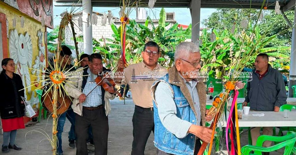 Ritual Chicomexóchitl Tributo a la Madre Tierra Ritual Chicomexóchitl Tributo a la Madre Tierra
