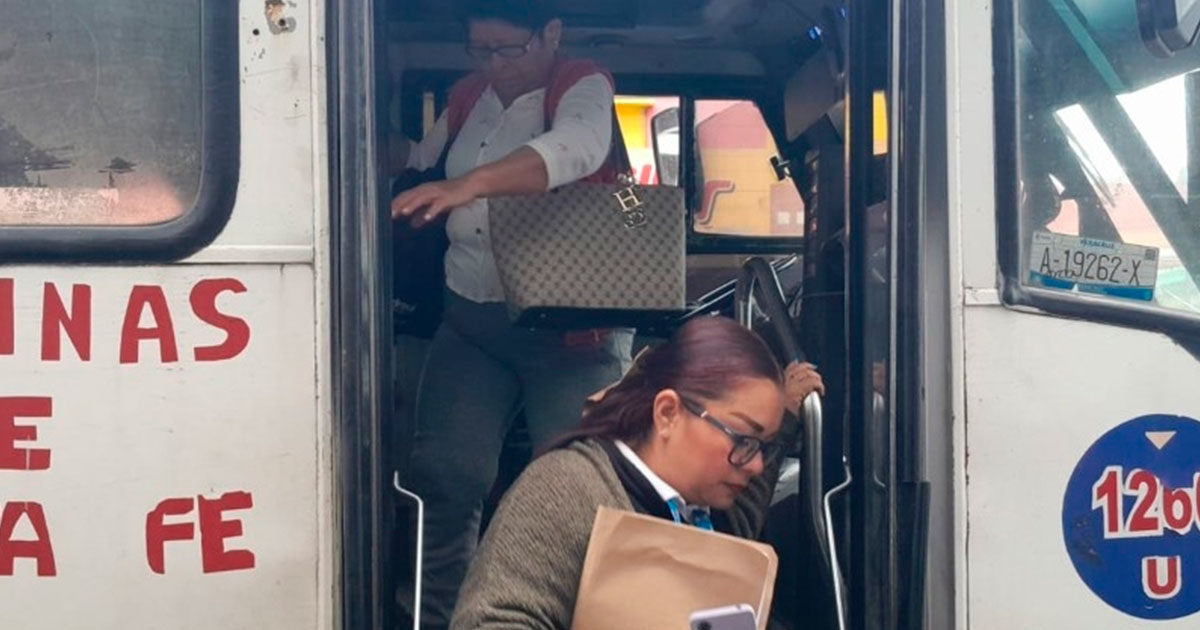 PIDEN SUBIRLE AL PASAJE PIDEN SUBIRLE AL PASAJE