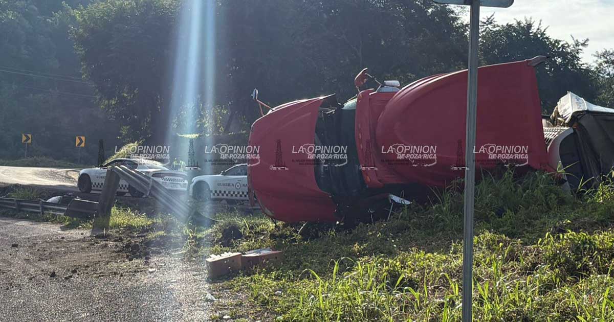 Regó los plátanos en la Totomoxtle Regó los plátanos en la Totomoxtle