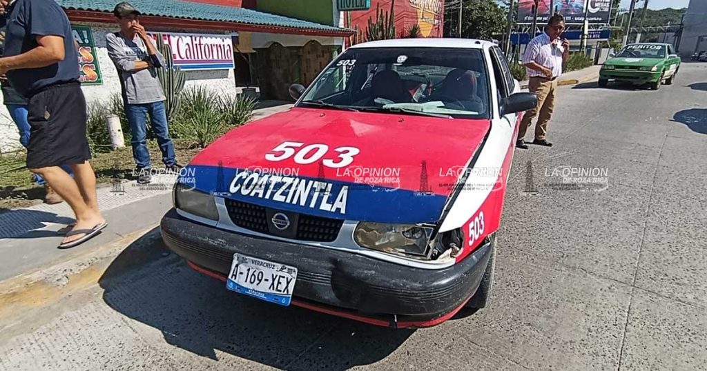 Taxista coatzinteco provoca choque Taxista coatzinteco provoca choque